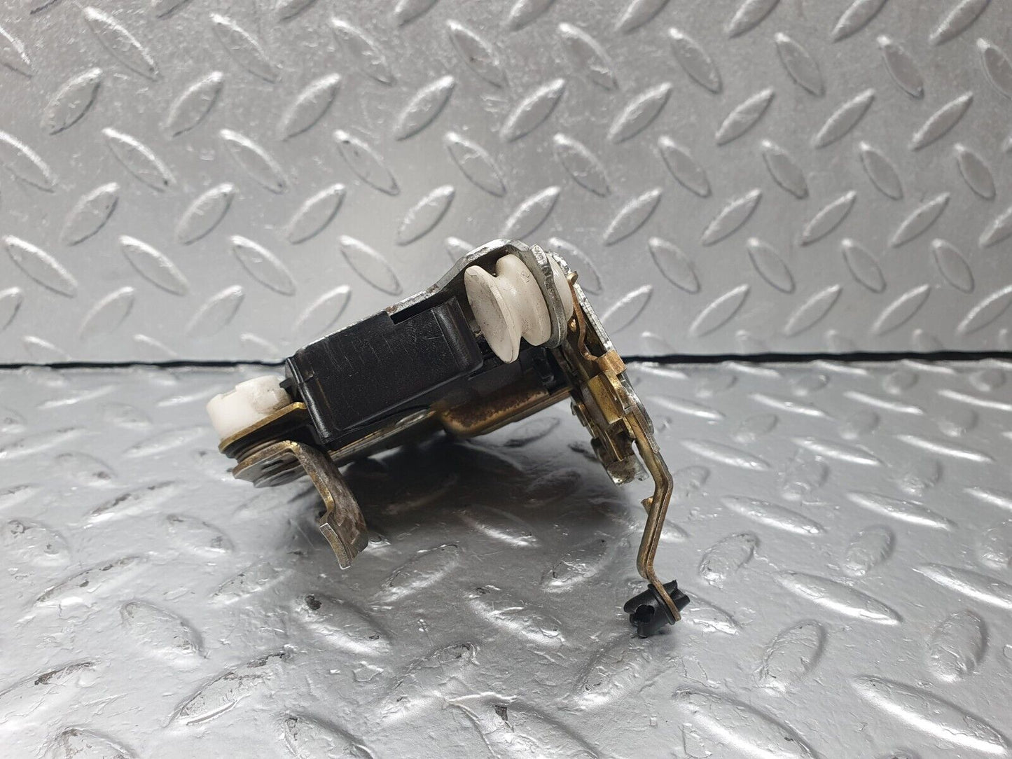 42756 Mercedes-Benz W201 190 Front Right Door Lock Mechanism