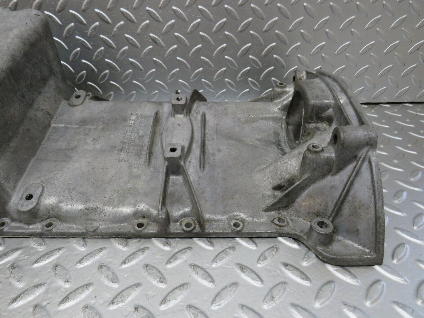 26085 Mercedes-Benz W123 200 Oil Pan Oil Sump 1020141202