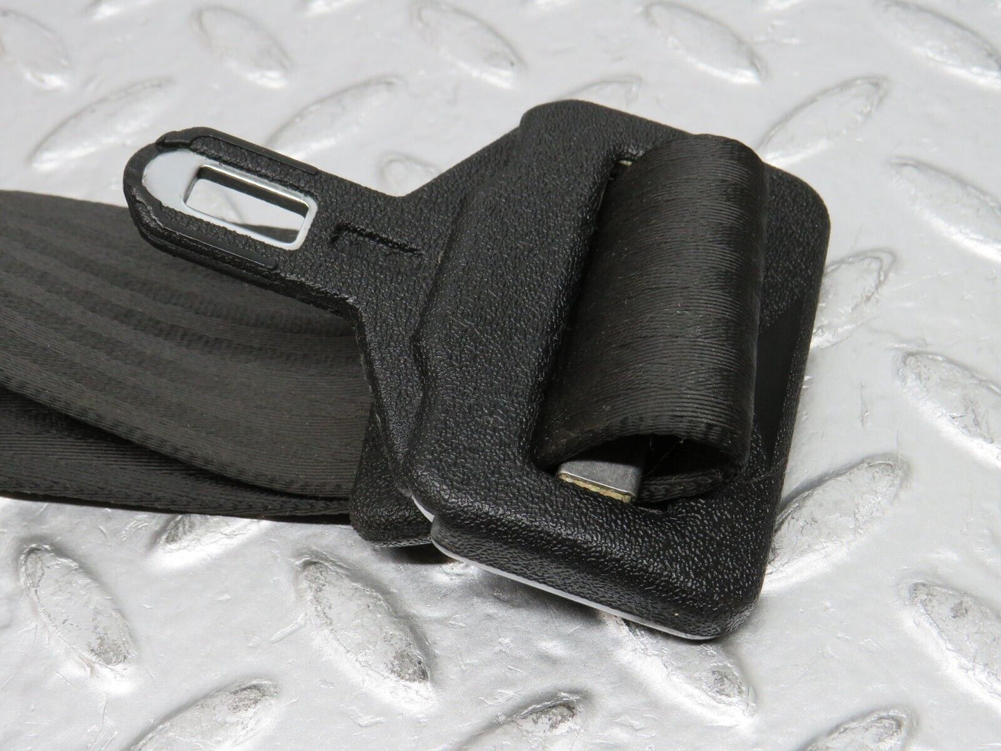 30940 Mercedes-Benz W201 190E Rear Seat Belt & Buckles 1268609085 2018601285