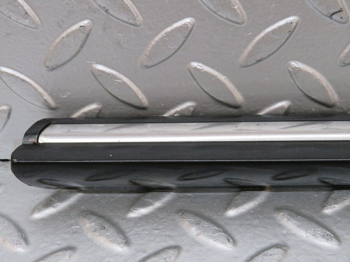 26293 Mercedes-Benz W116 450SE Front Right Fender Centre Moulding Trim
