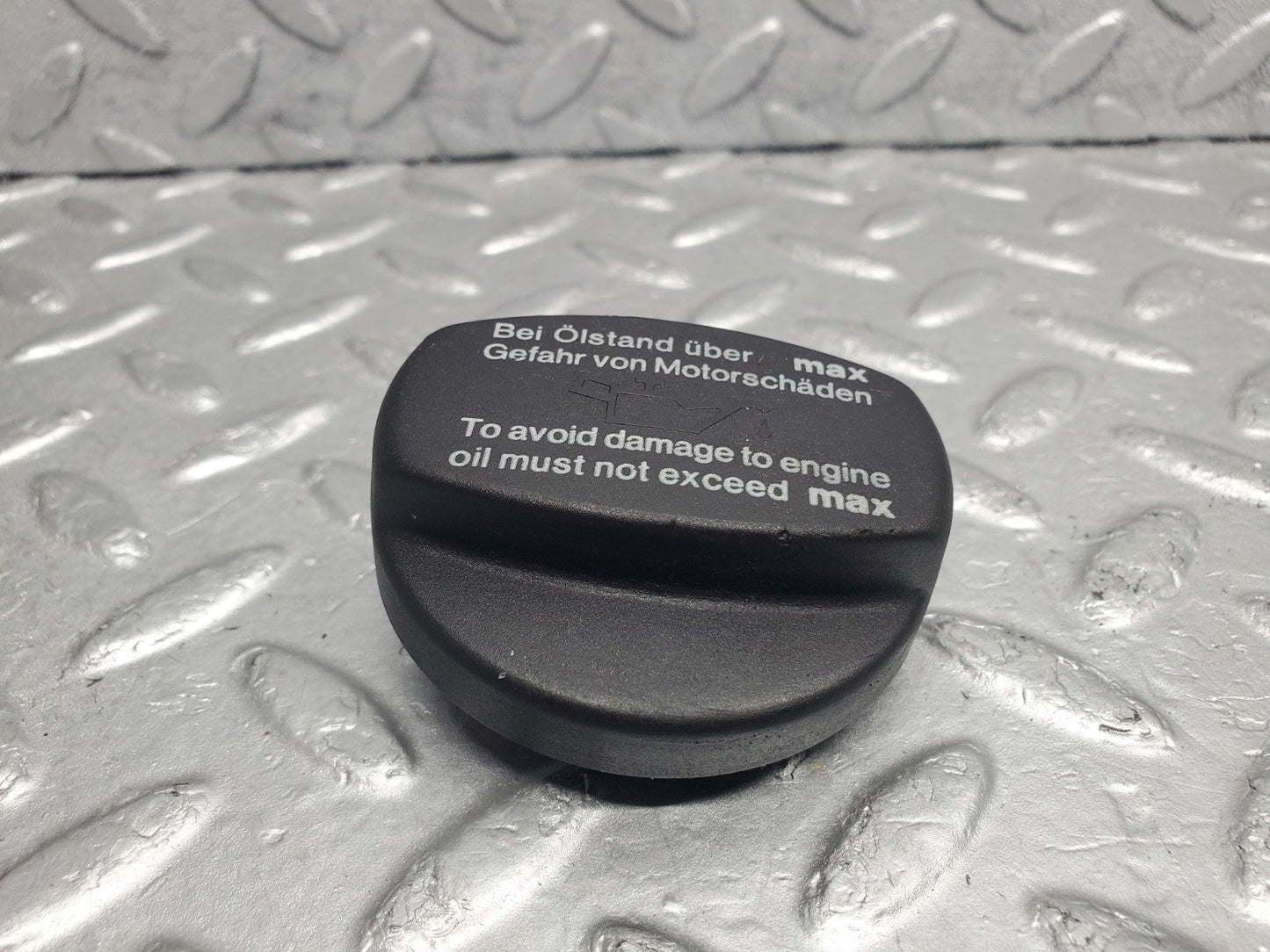 W124 Wagon oil filler cap used OEM