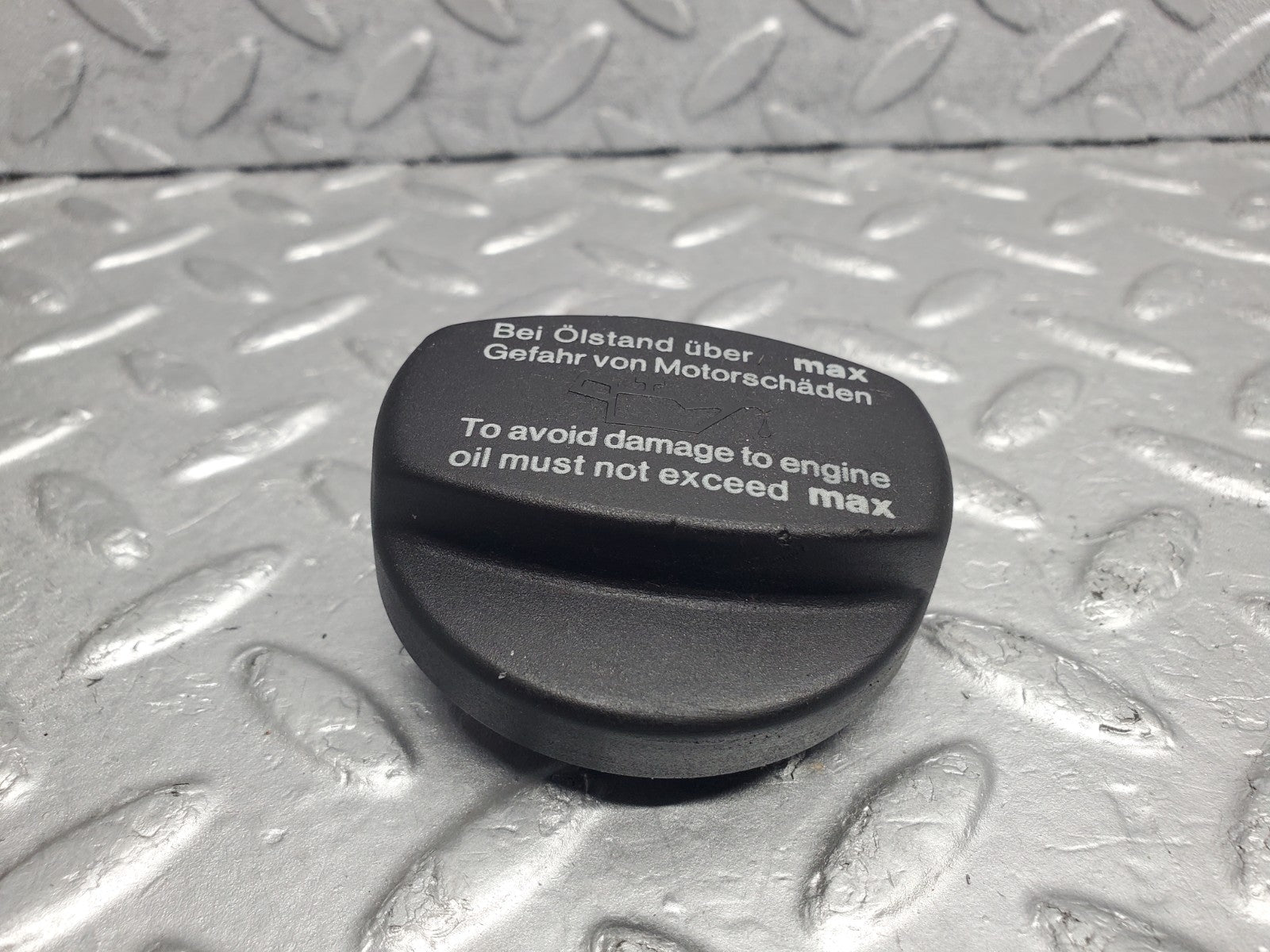 W124 Wagon oil filler cap used OEM