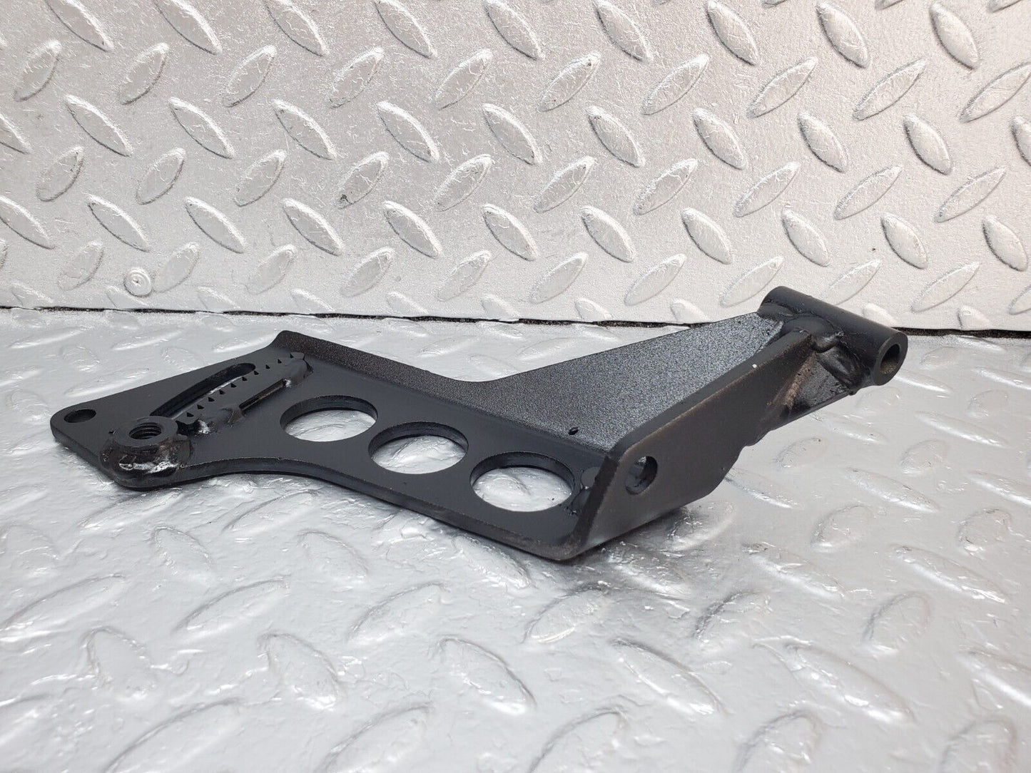 45410 Mercedes-Benz 280E M110.983 Power Steering Pump Bracket