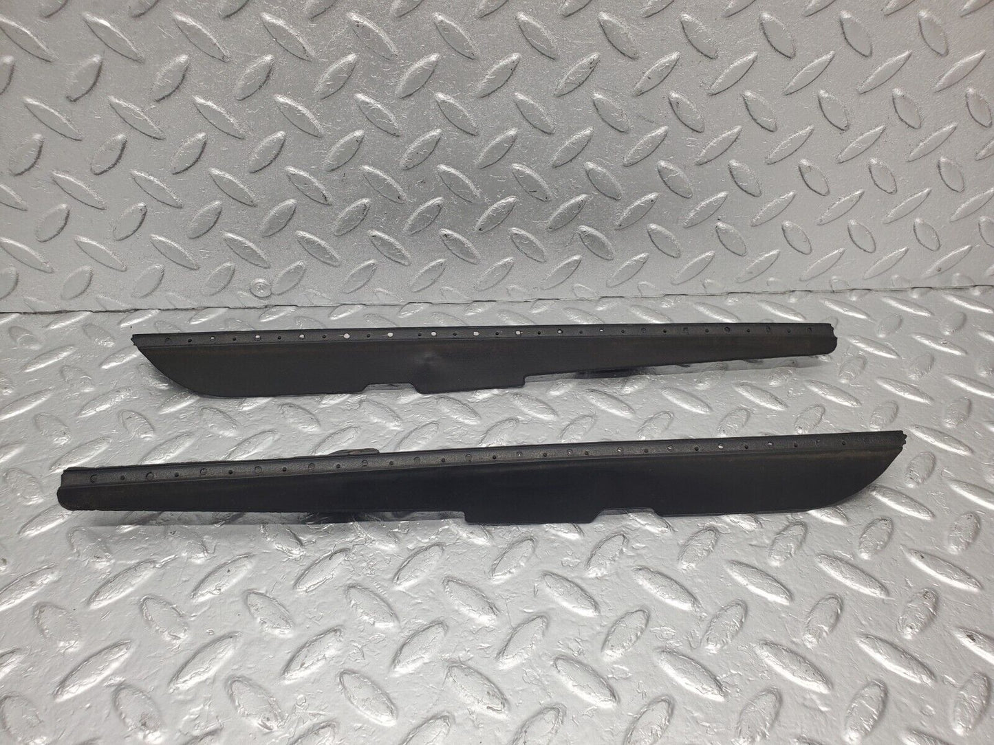 46148 Mercedes-Benz W124 Sunroof Rubber Cover Trim 1407800292 1407800192