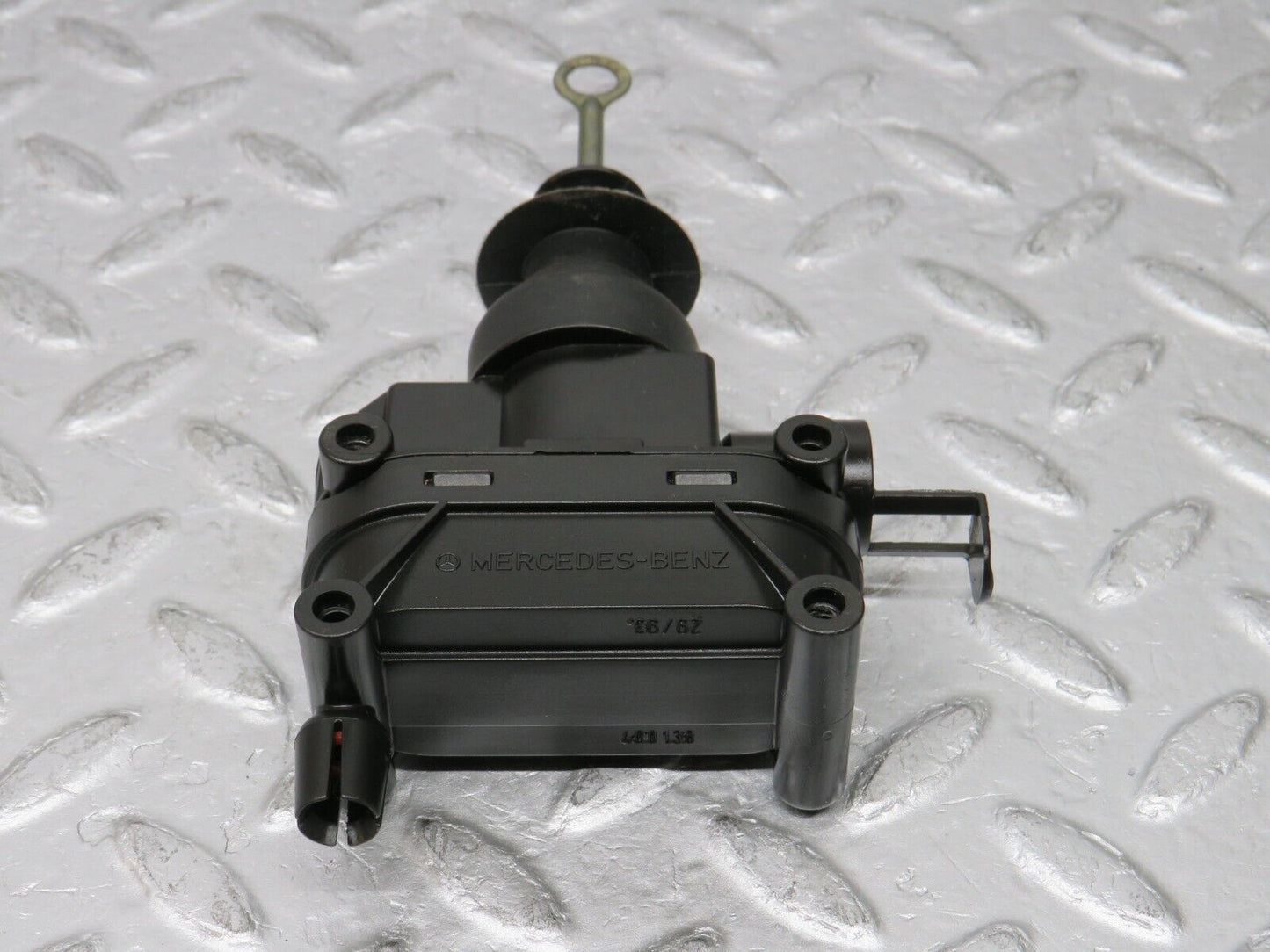 37772 Mercedes-Benz A124 320E Cabriolet Left Door Lock Vacuum Actuator