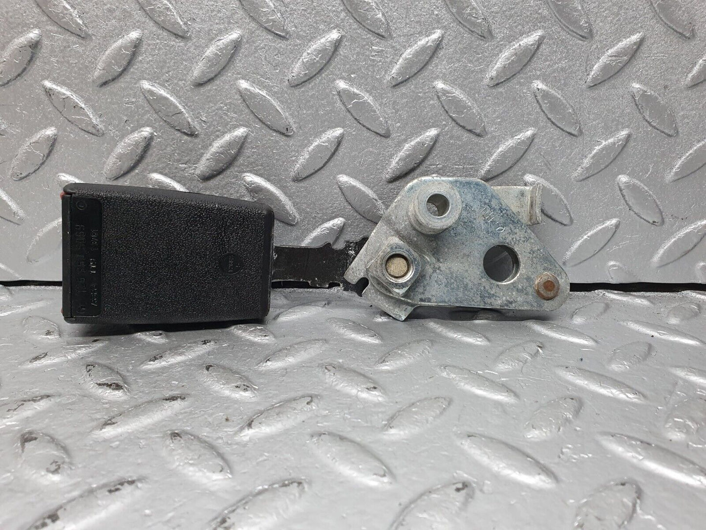 41270 Mercedes-Benz W126 300SE Front Right Seat Belt With Buckle 1268604086 126868001