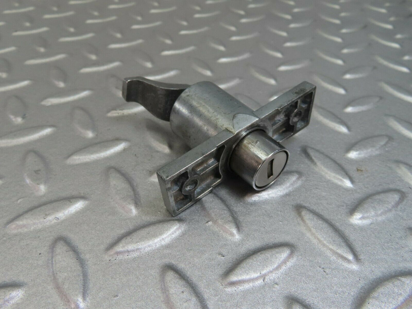 7891 Mercedes-Benz W115 220D Trunk Lock No Key