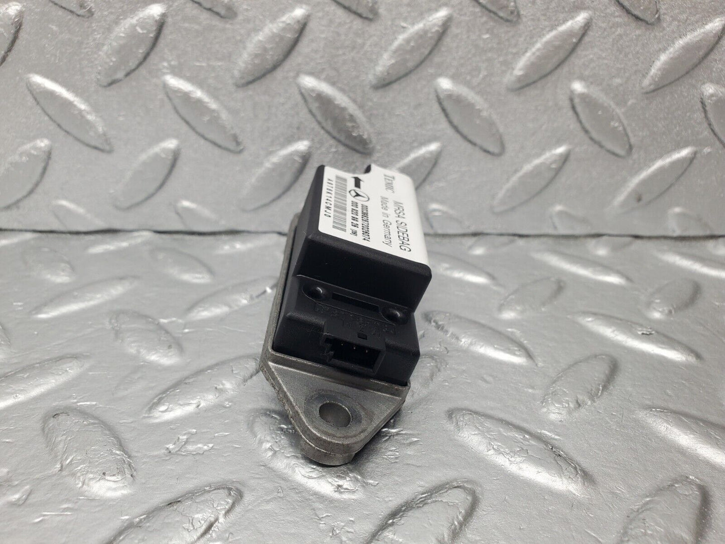 46931 Mercedes-Benz R129 320SL Coupe Airbag Crash Sensor 0008209926