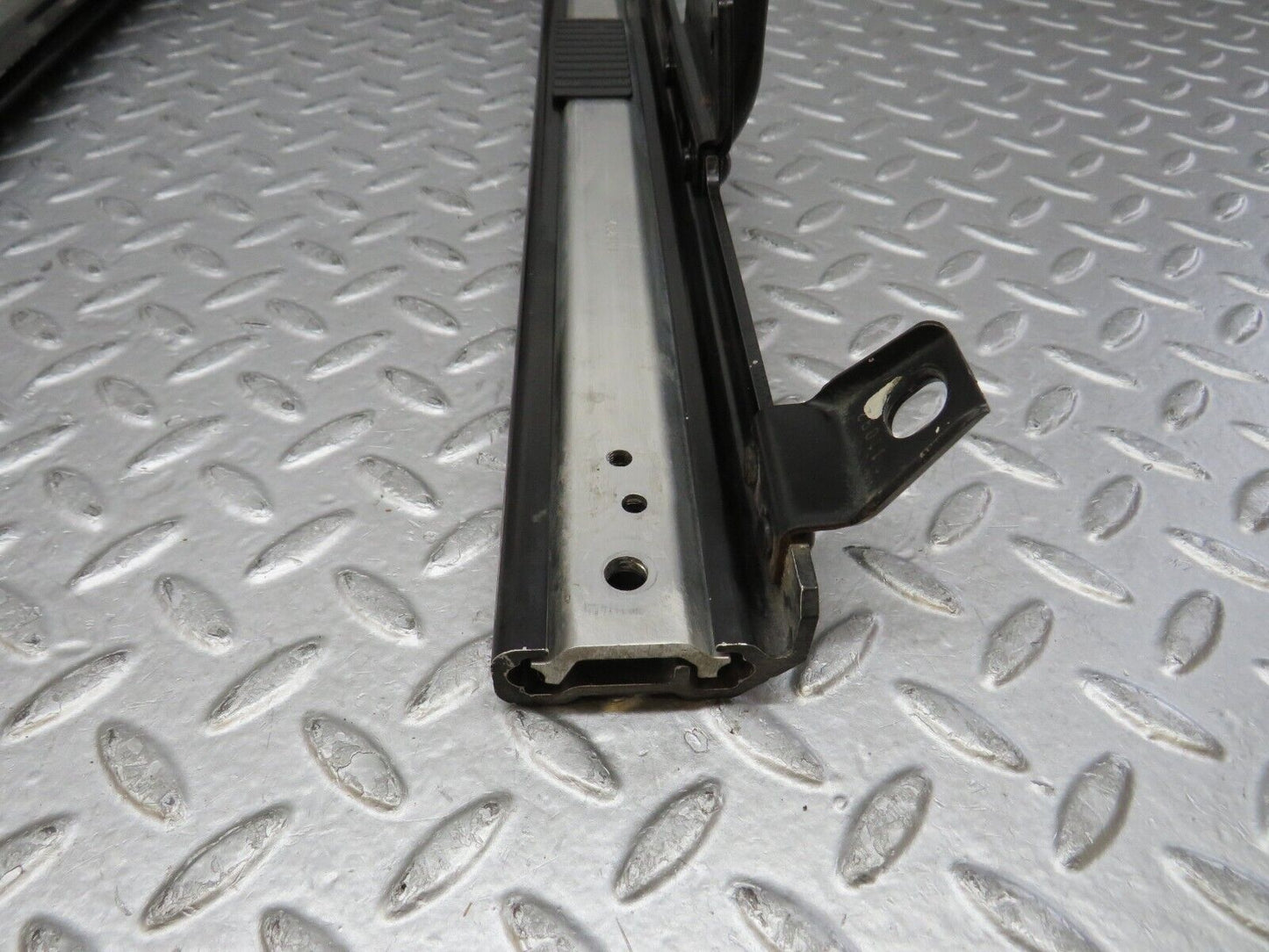 36844 Mercedes-Benz R129 300SL-24 Front Left Seat Rail 2x 1298200707 1298202107 1136201030 1136201020