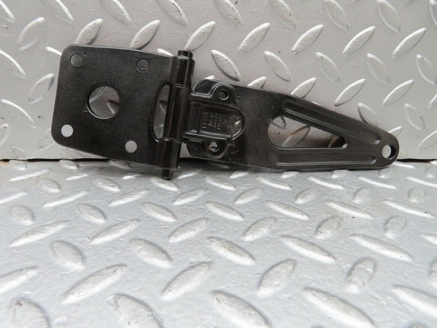 18223 Mercedes-Benz W111 220SE Coupe Right Door Hinge 1117235041