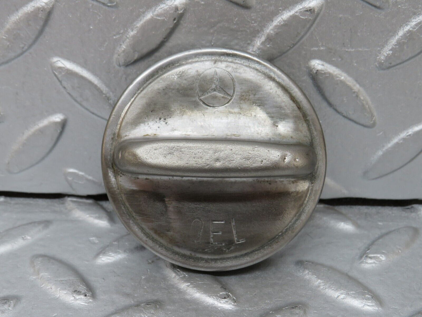 35733 Mercedes-Benz W108 Engine Oil Filler Cap