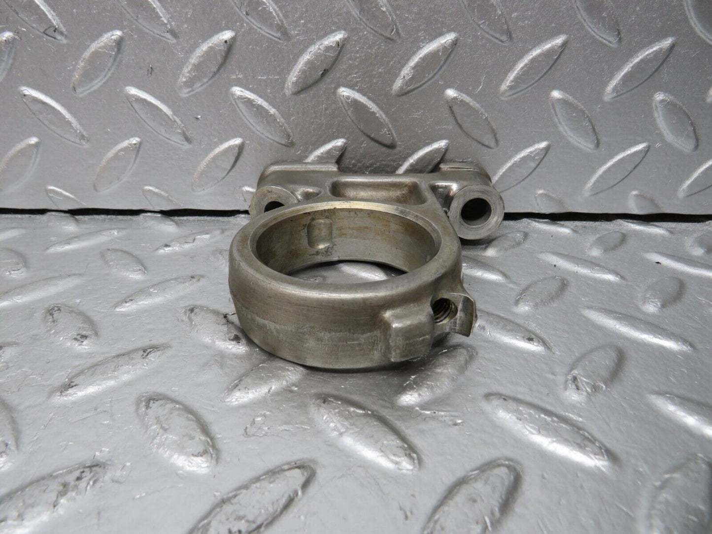 33091 Mercedes-Benz C107 R107 350 V8 Camshaft Tower Bearing 1160512112