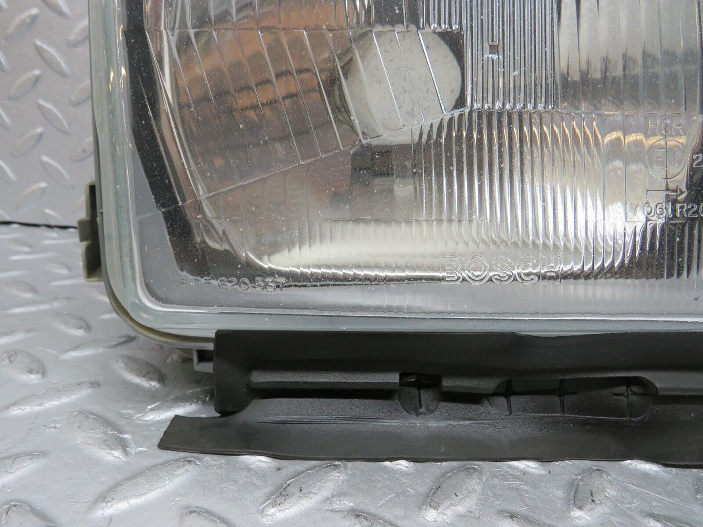 36754 Mercedes-Benz W201 190E Headlight Bosch Right Side 0301067722 1305620537 1305235076