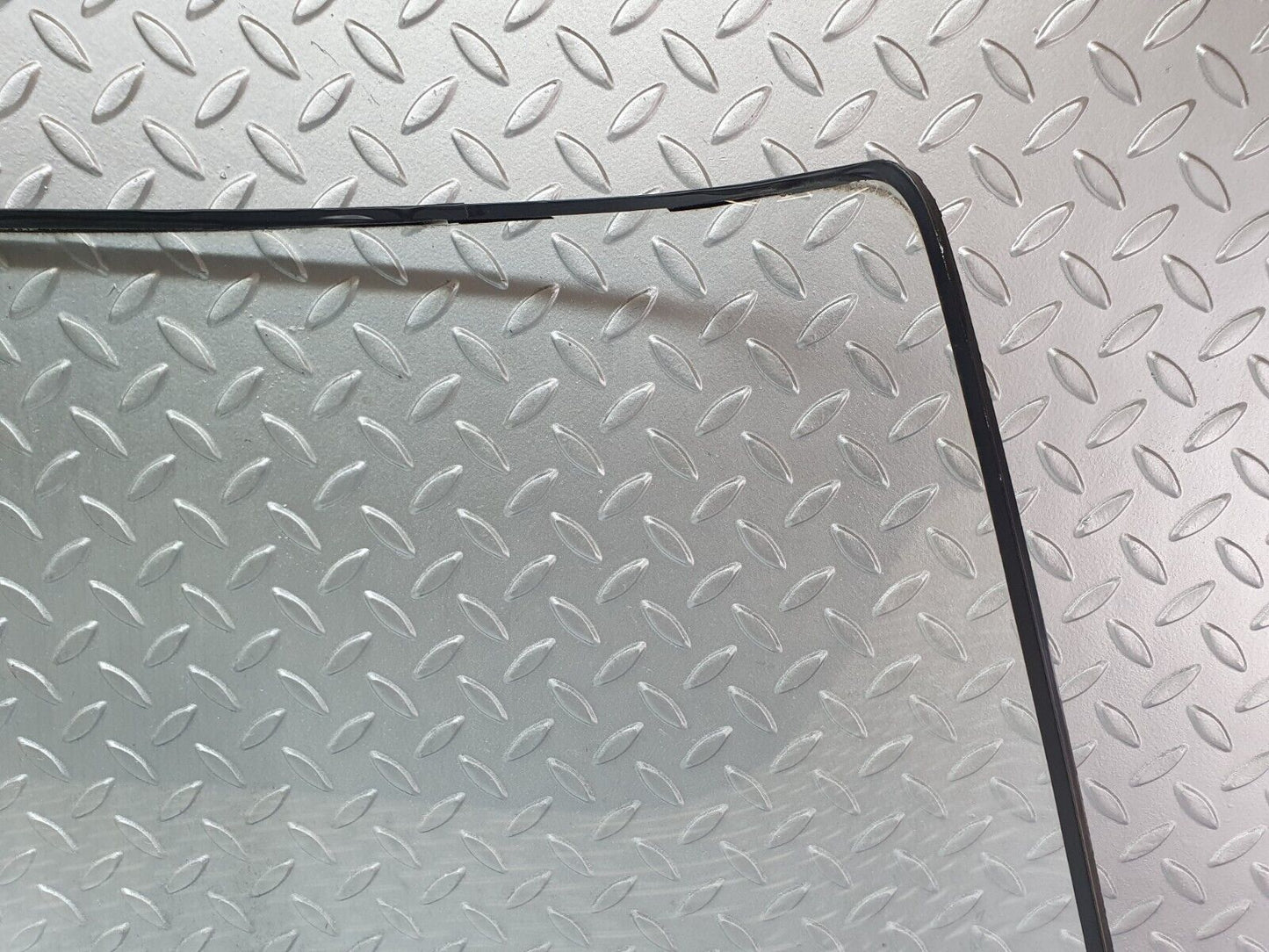 43217 Mercedes-Benz W108 280SE Rear Heated Windscreen