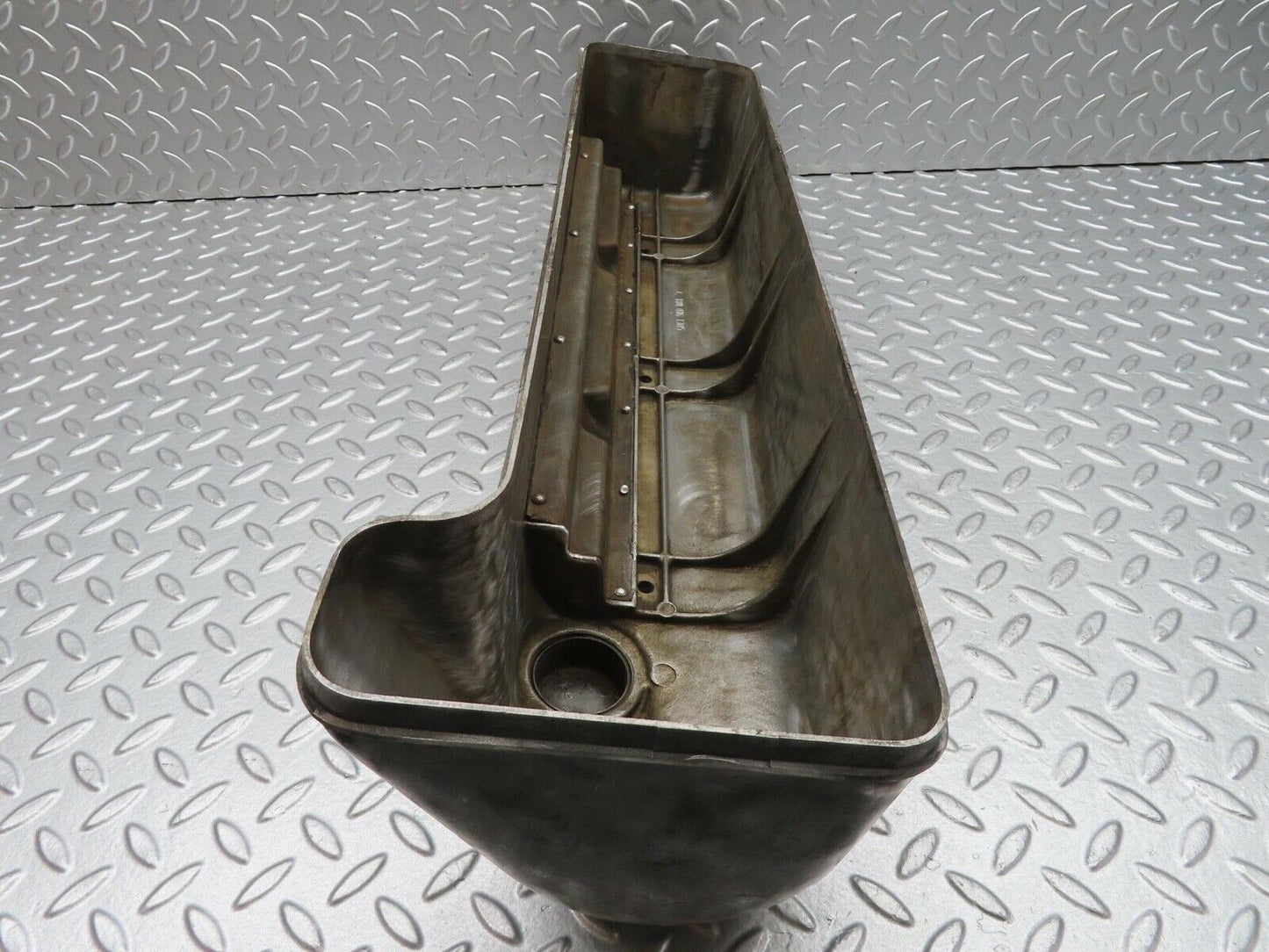 12954 Mercedes-Benz W111 220SE Cylinder Head Valve Cover 1800161305