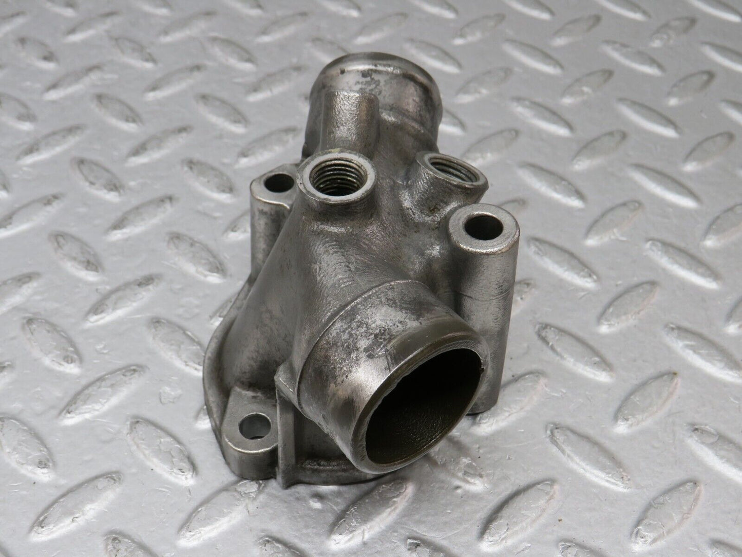 36258 Mercedes-Benz W126 420SE Water Pipe Socket