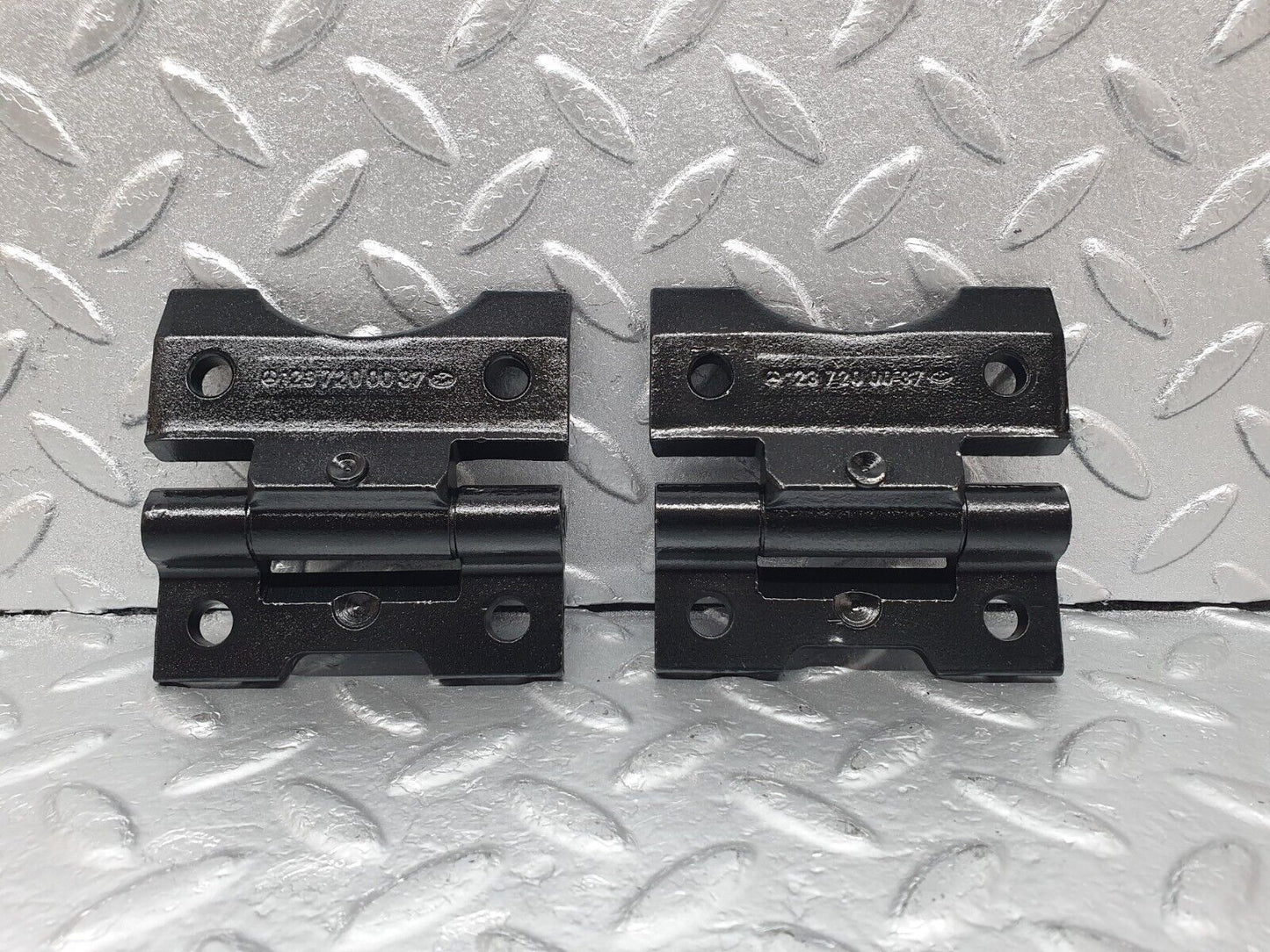 43562 Mercedes-Benz C126 380SEC Coupe Door Hinge Pair Left Side 1237200037