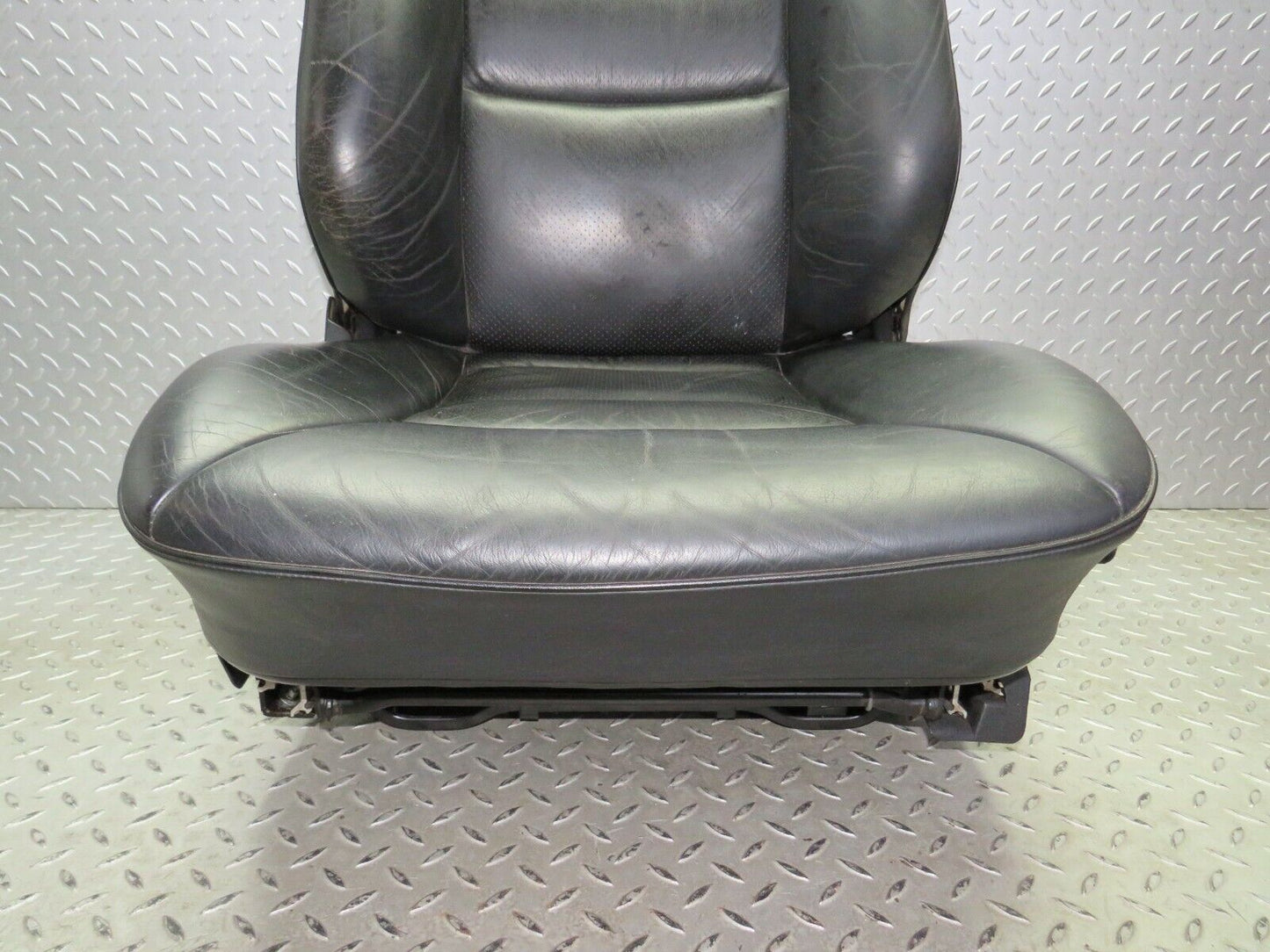 37883 Mercedes-Benz A124 320E Cabriolet Front Right Electric & Heated Seat Leather Black
