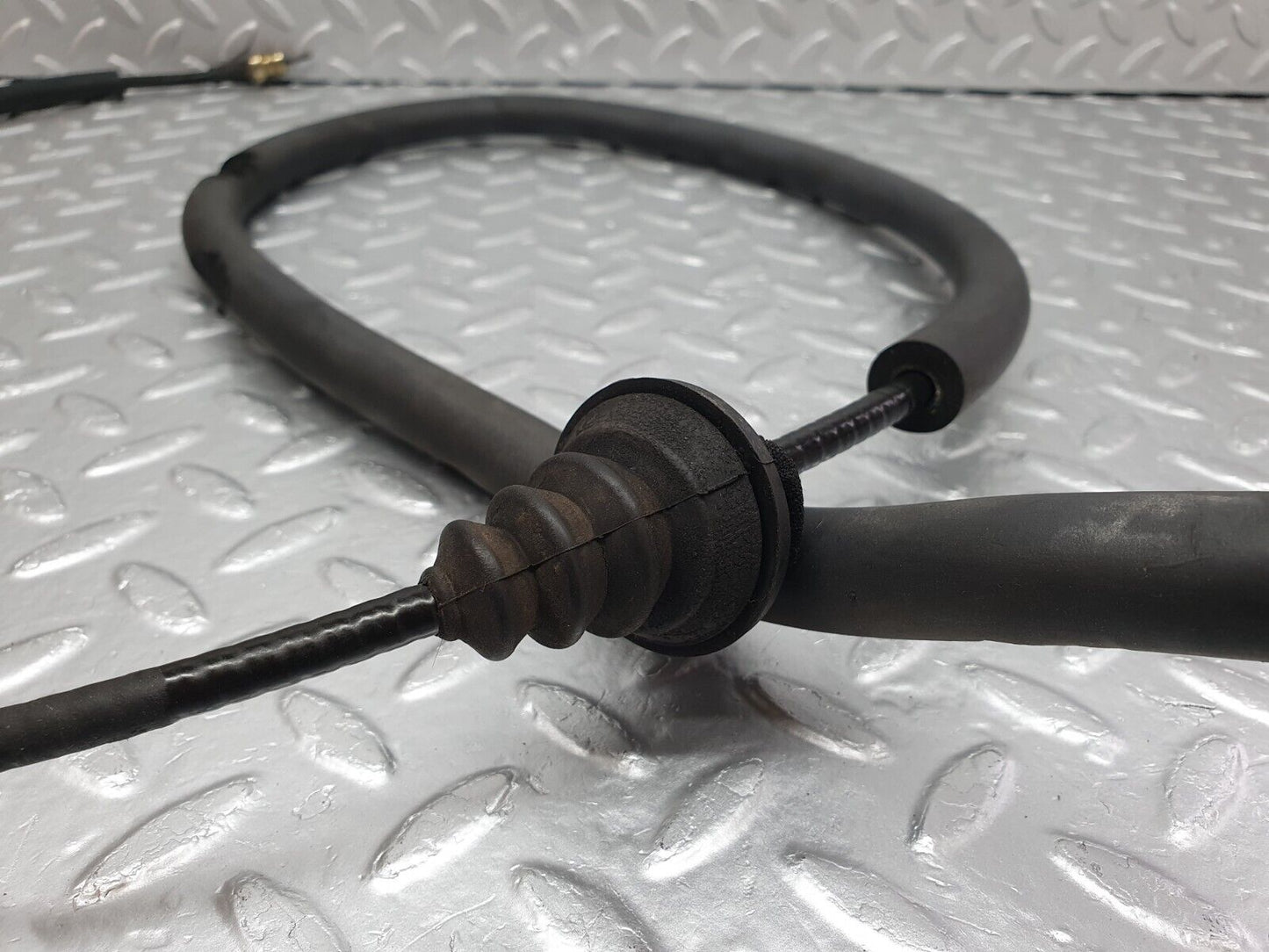 41572 Mercedes-Benz W124 200E Speedometer Cable Automatic Gearbox 1245400568