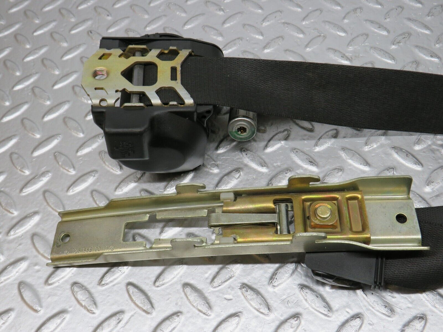 34221 Mercedes-Benz W124 260E Front Right Seat Belt With Buckle 1248604085