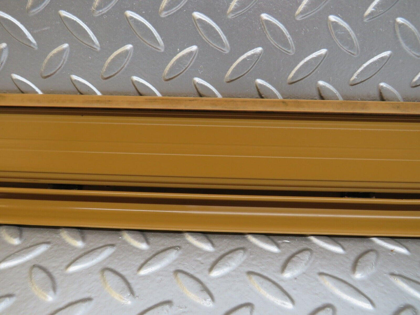 25434 Mercedes-Benz W123 200 Front Right Door Sill