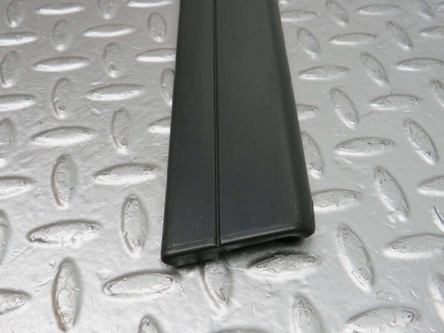 32306 Mercedes-Benz S124 300TE Wagon Rear Left Door Centre Moulding Trim