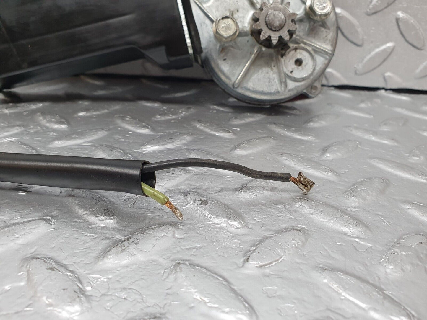 44147 Mercedes-Benz C123 230CE Coupe Front Left Window Regulator Motor 0130820056