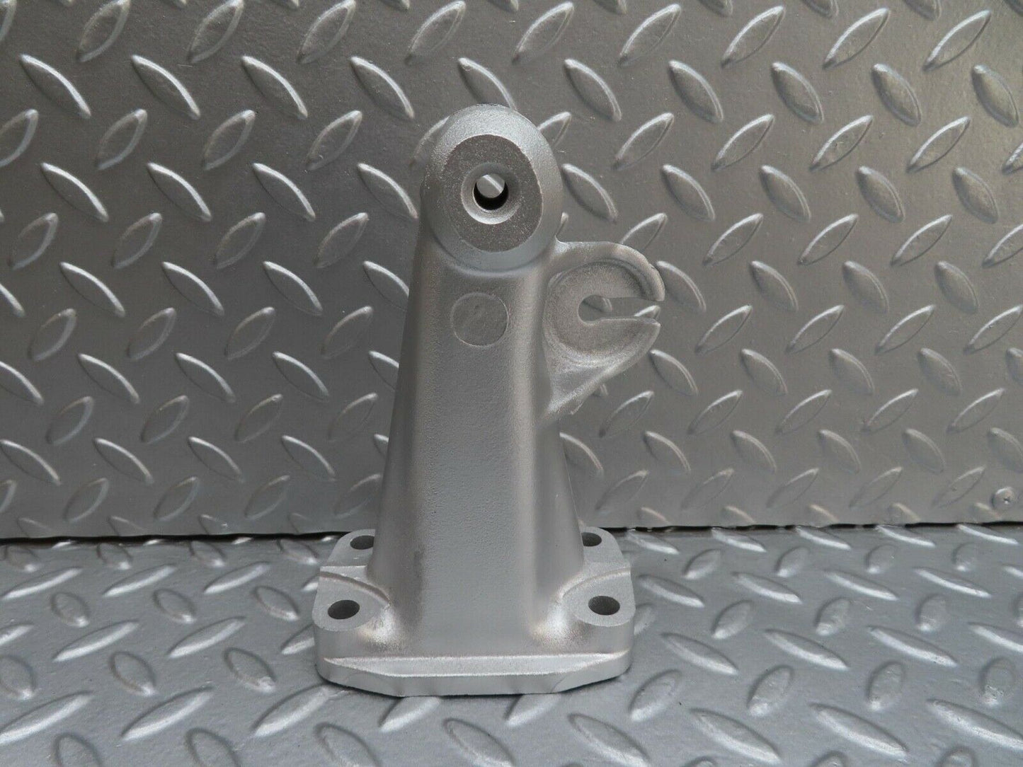15974 Mercedes-Benz W123 280E Engine Mount Bracket Left Side 1232230204