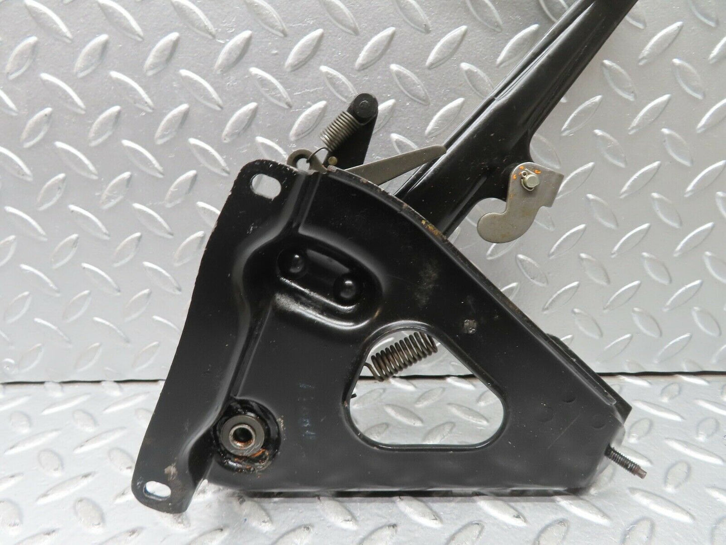 21573 Mercedes-Benz W126 300SE Handbrake Regulator