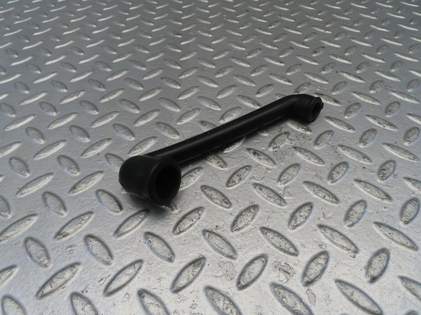 11019 Mercedes-Benz R107 W116 Air Hose For Valve Cover 1160940591