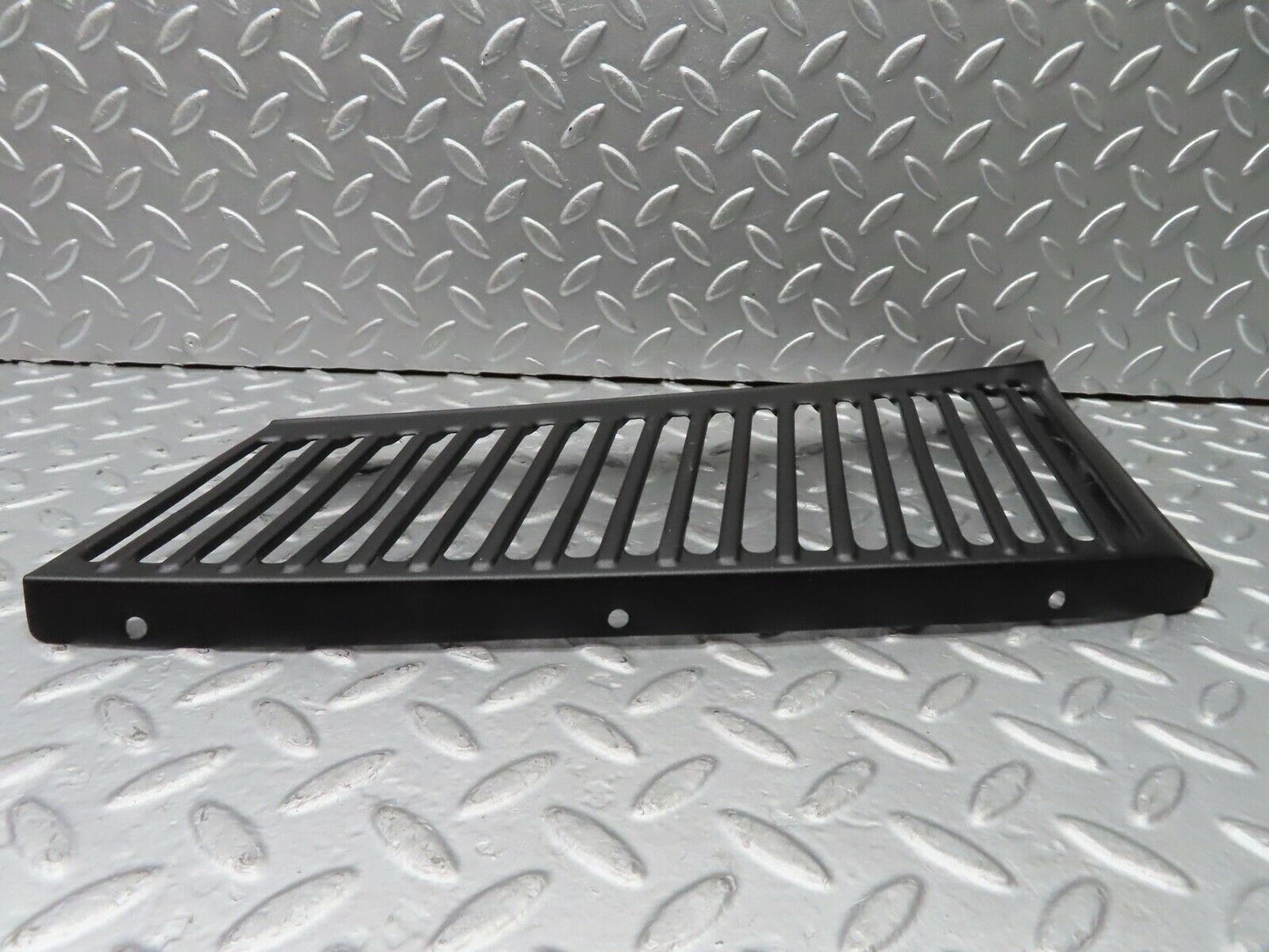 20864 Mercedes-Benz R107 450SL Air Intake Grill Left Side