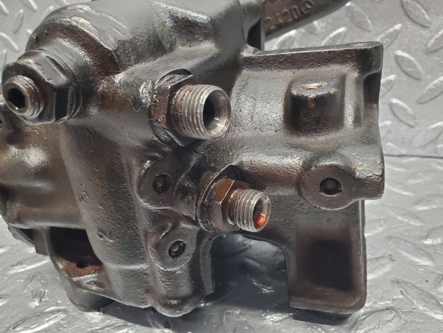 W124 Wagon steering box steering rack used OEM