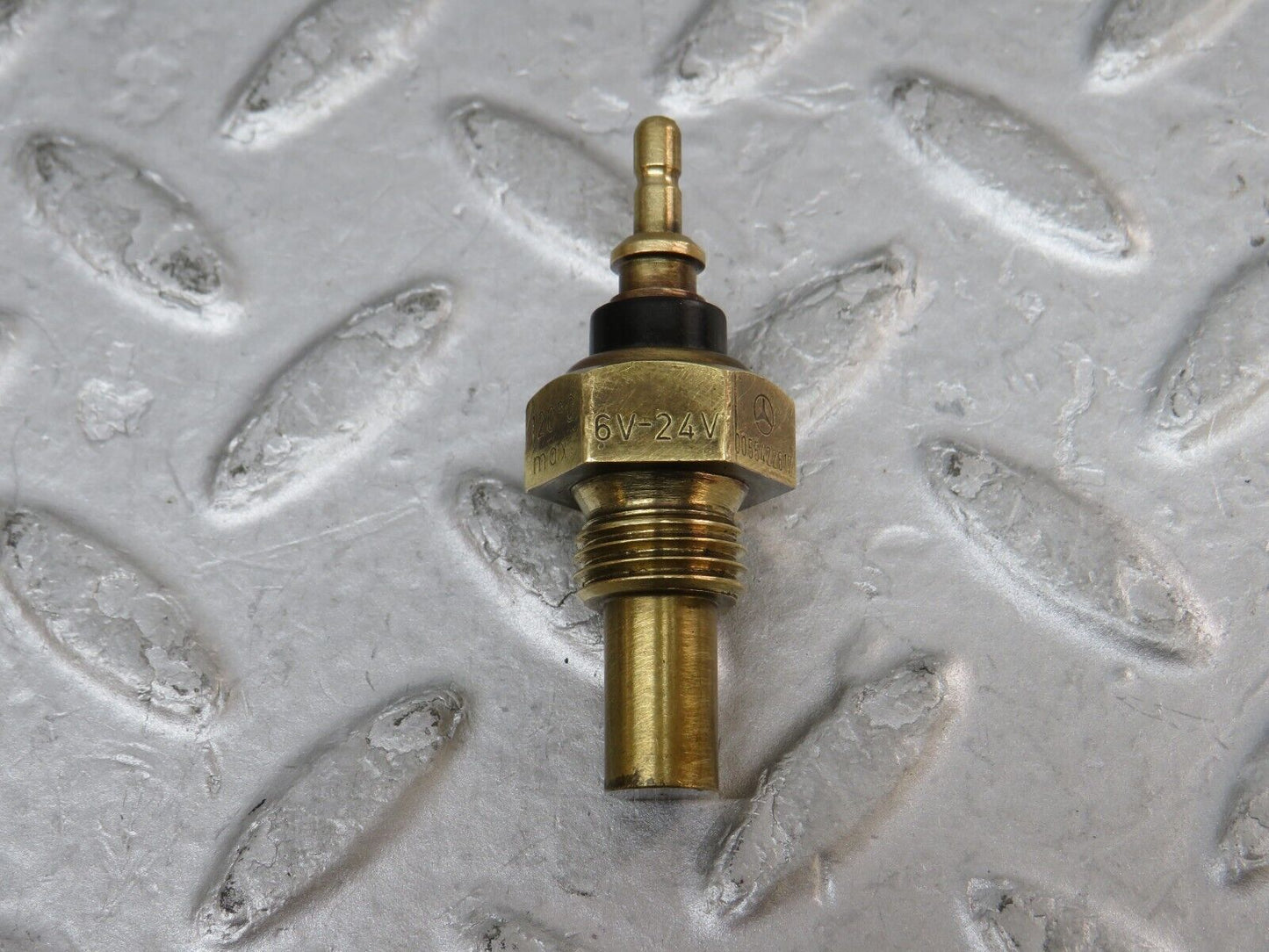 35790 Mercedes-Benz R107 280SL Coolant Temperature Sensor Beru 0055422617