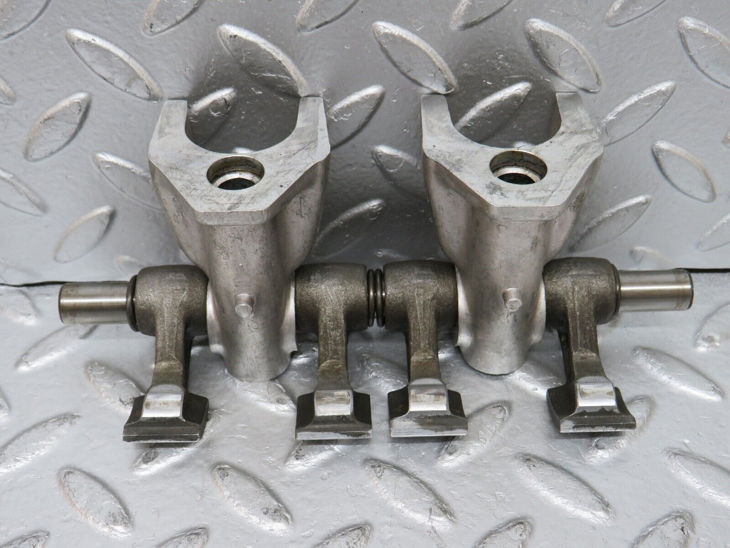 0871 Mercedes-Benz W123 240D Camshaft Rocker Arms 6160550010