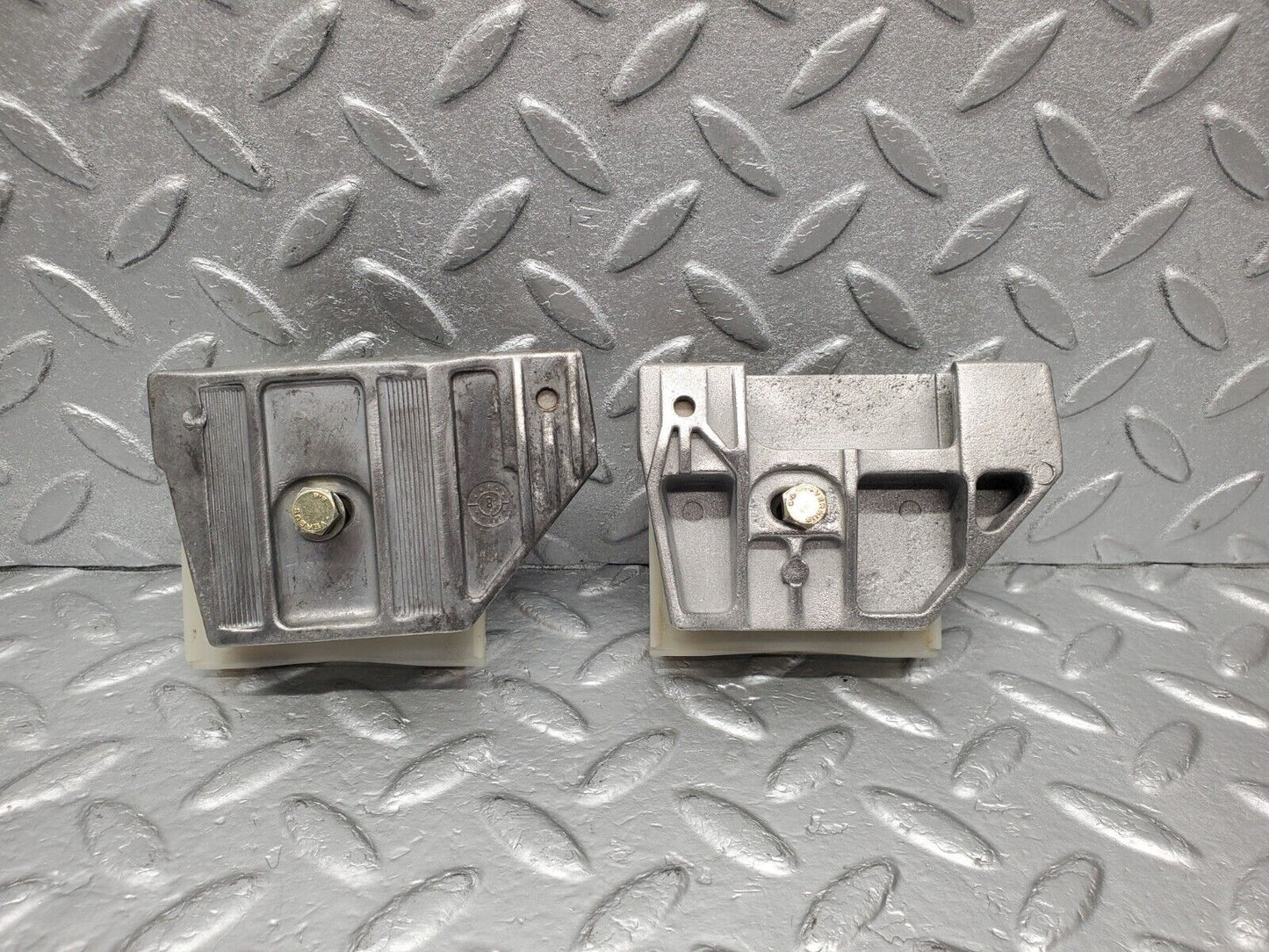 46955 Mercedes-Benz R129 320SL Coupe Door Window Guide Bracket 1247250332 1247250432