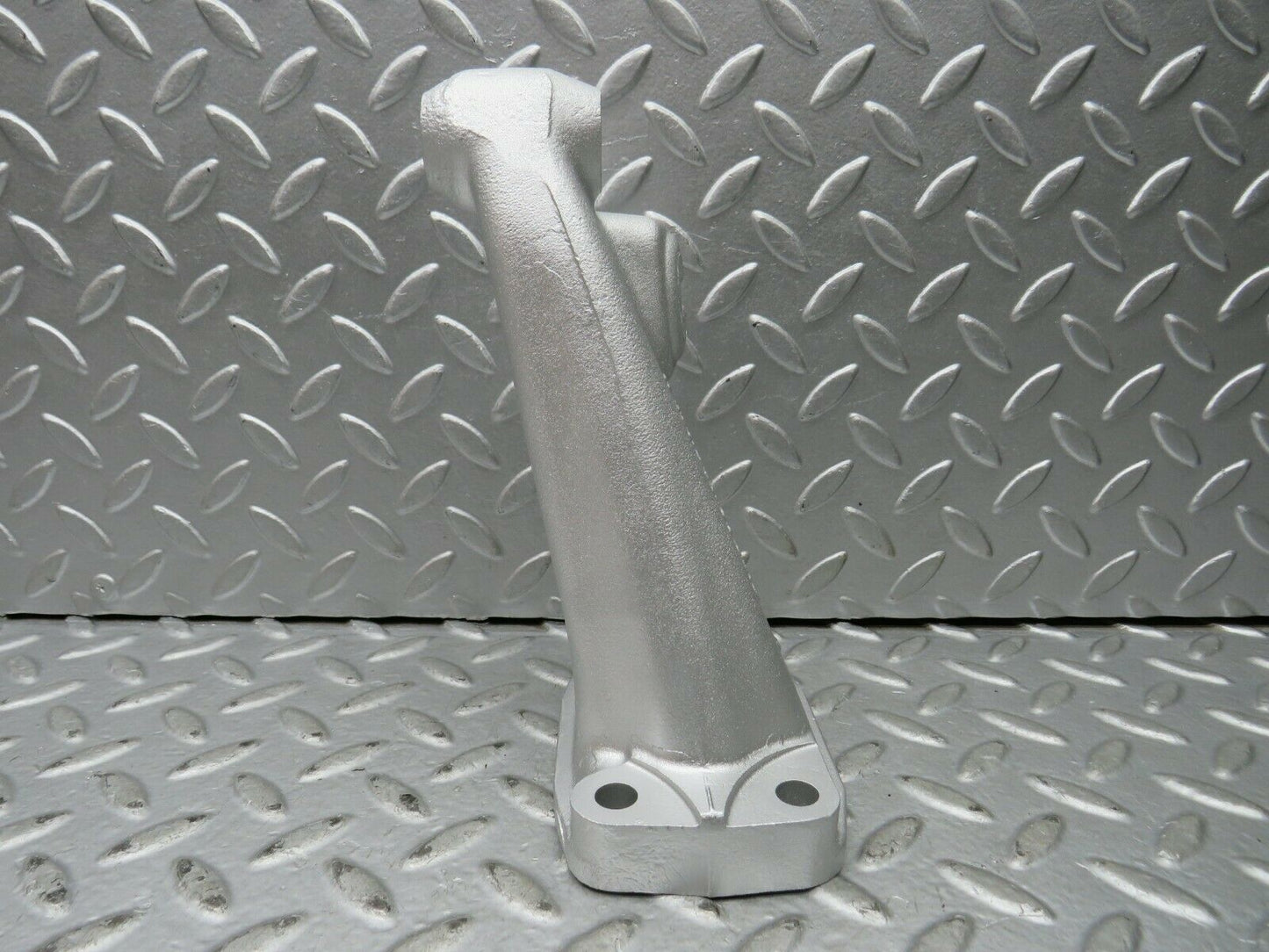 22157 Mercedes-Benz S123 280TE Wagon Engine Mount Bracket Right 1232230304