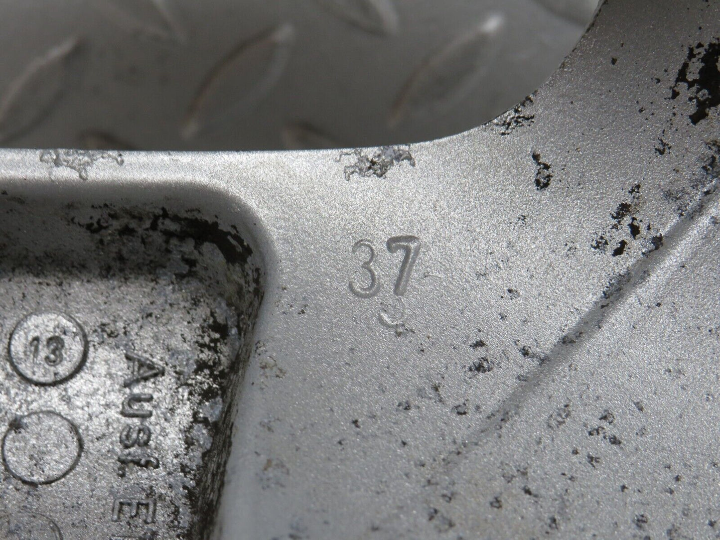 38189 Mercedes-Benz A124 Alloy Wheel 7Jx15H2 ET37 KBA44301
