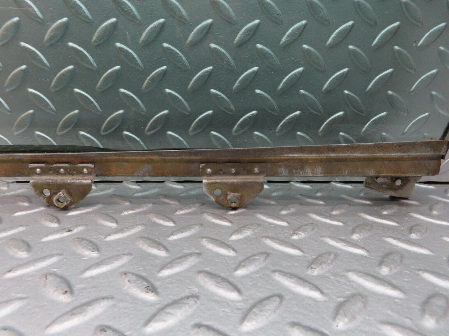 14121 Mercedes-Benz C107 280SLC Rear Right Quarter Window Glass