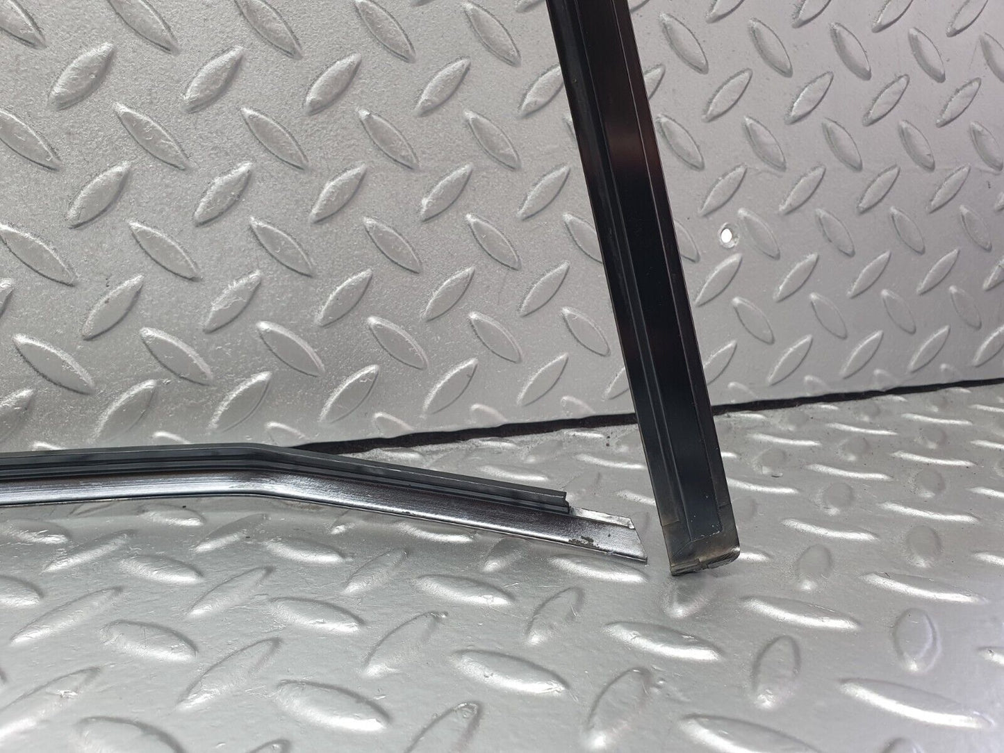 42872 Mercedes-Benz W201 190 Rear Windscreen Frame