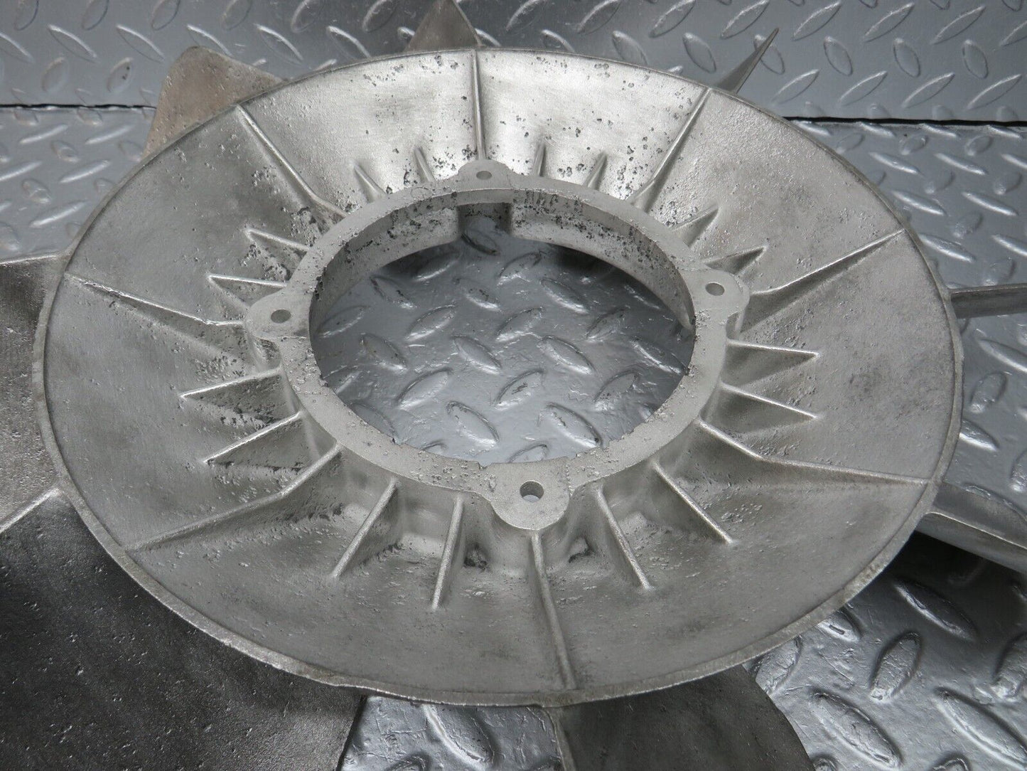 40055 Mercedes-Benz R107 350SL Engine Cooling Fan