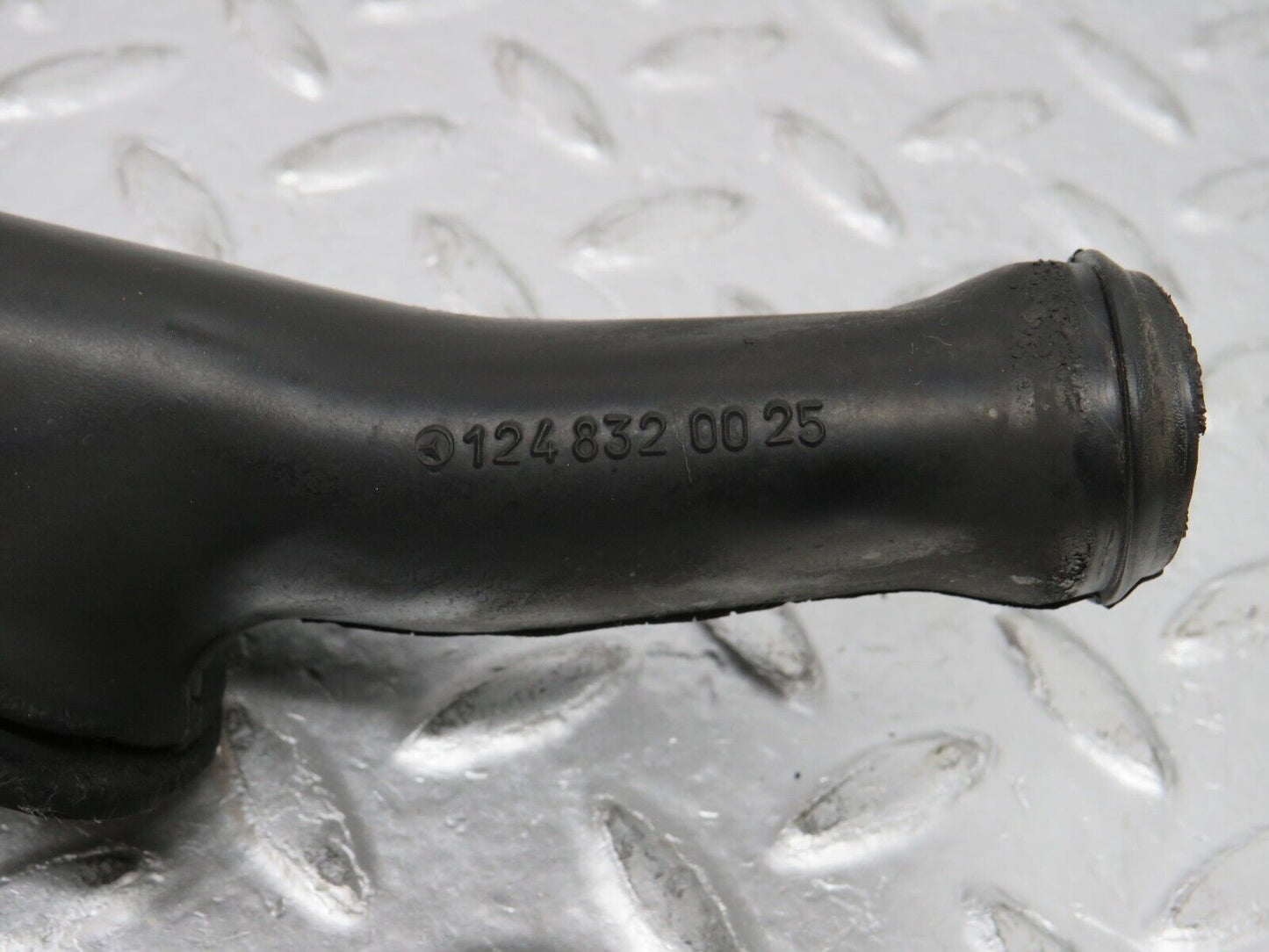 32614 Mercedes-Benz S124 300TE Wagon Heater Water Drain 1248320025