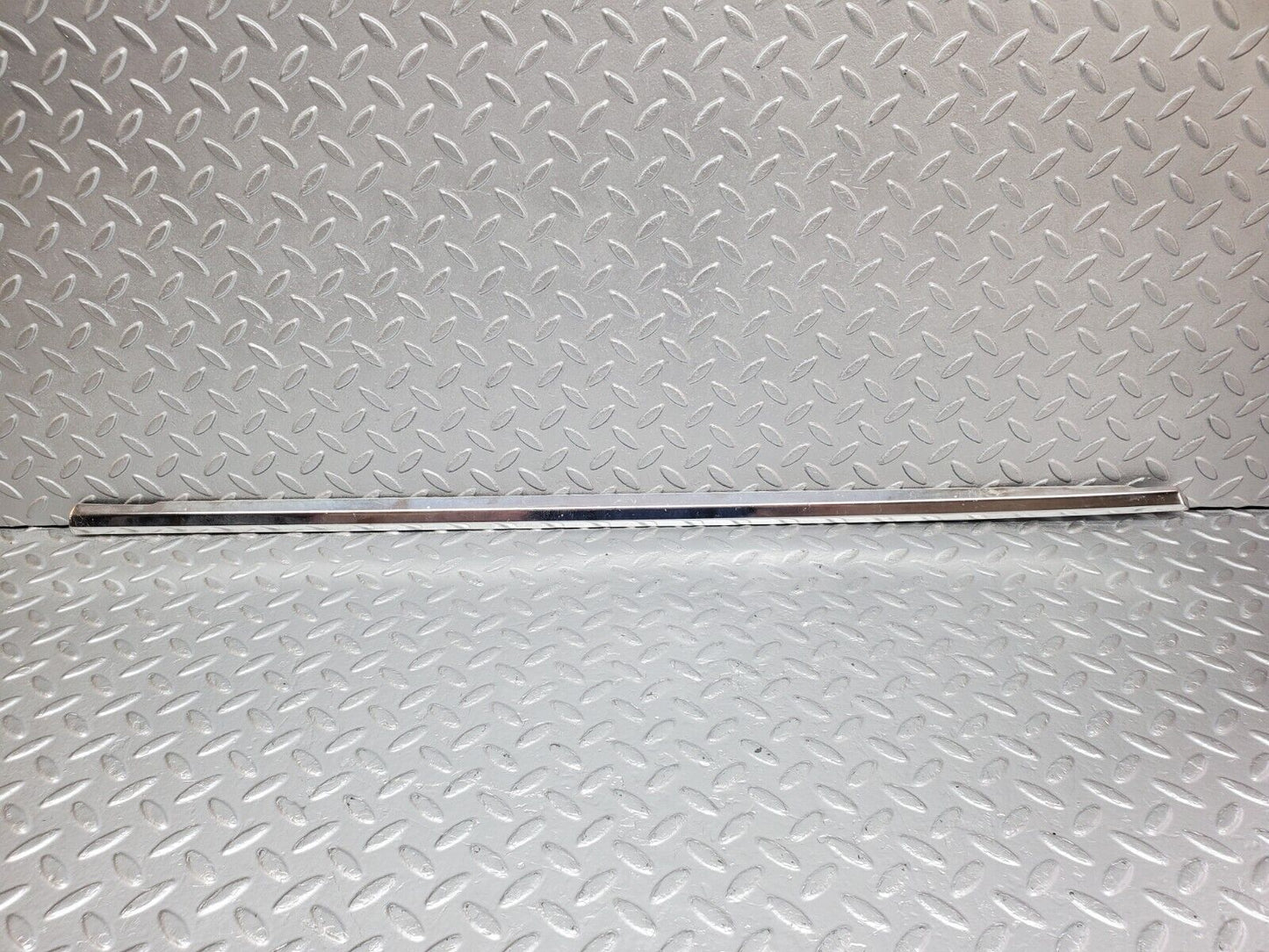 45808 Mercedes-Benz W126 420SE Front Right Door Chrome Moulding Trim