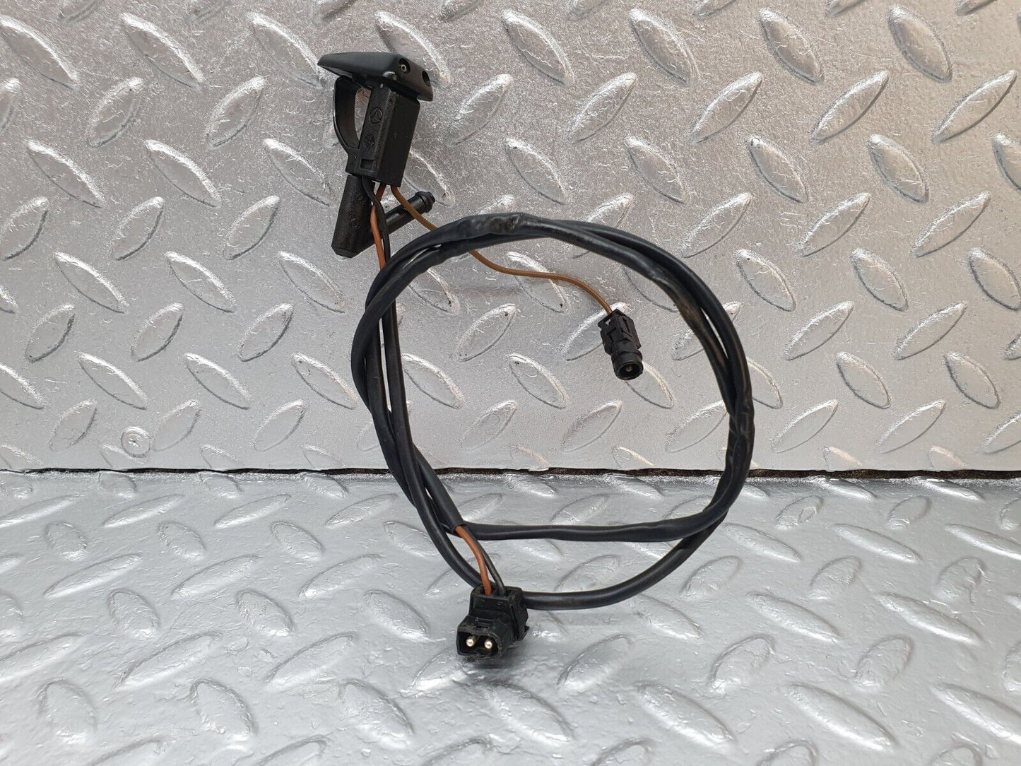 42529 Mercedes-Benz R129 320SL Coupe Windscreen Washer Nozzle