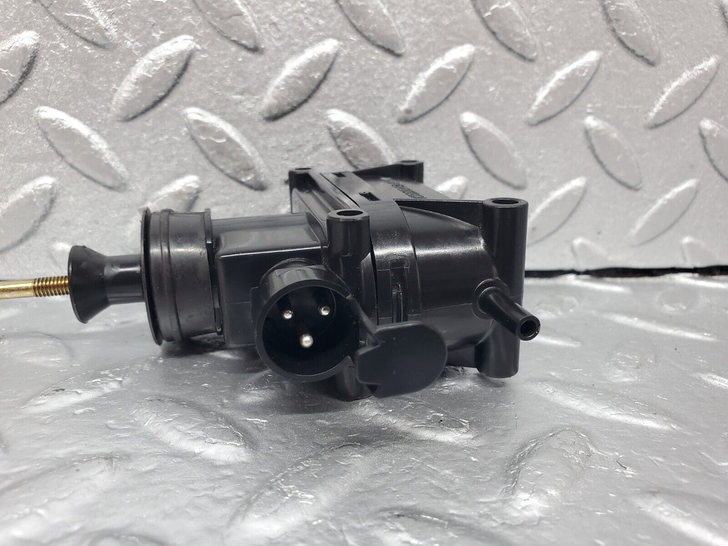 45642 Mercedes-Benz W126 420SE Front Left Door Lock Vacuum Actuator