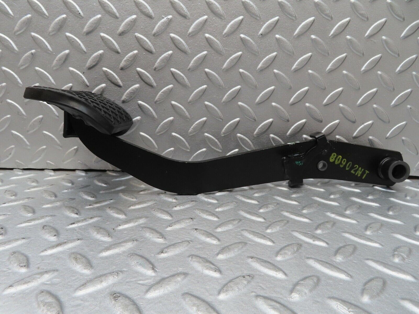17250 Mercedes-Benz R129 300SL Coupe Brake Pedal With Rubber 1232910082