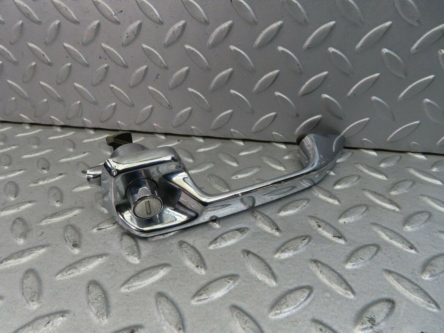 8791 Mercedes-Benz W108 Chrome Door Handle Front Left No Key 1087661301