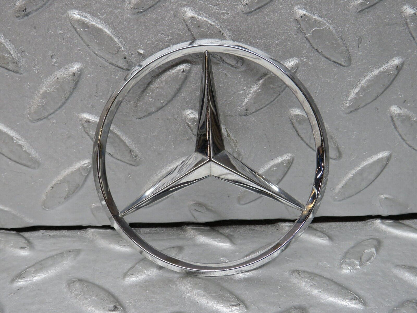37760 Mercedes-Benz A124 320E Cabriolet Trunk Lid Badge Emblem 2017580158