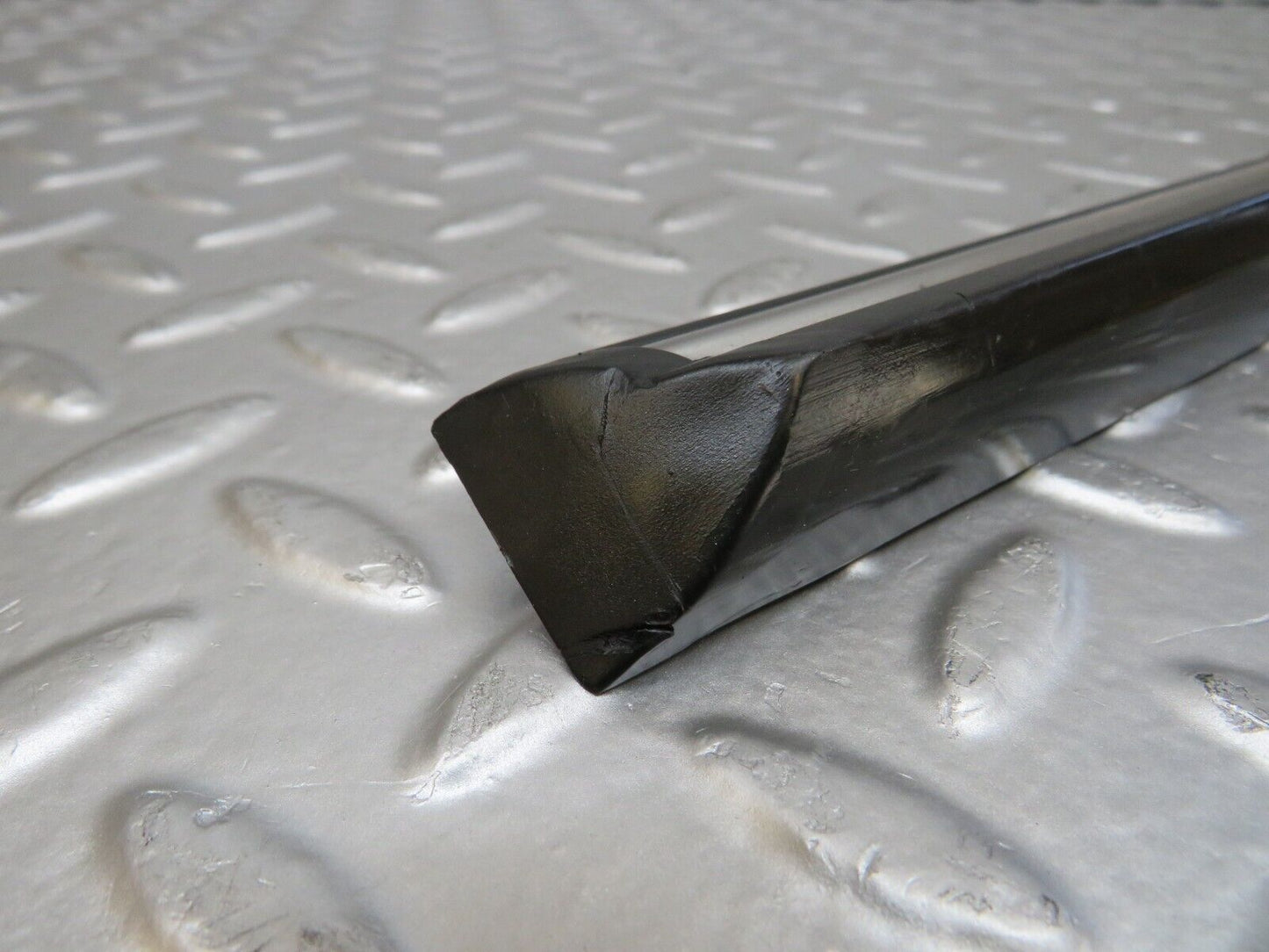 26080 Mercedes-Benz W116 450SE Front Left Door Centre Moulding Trim