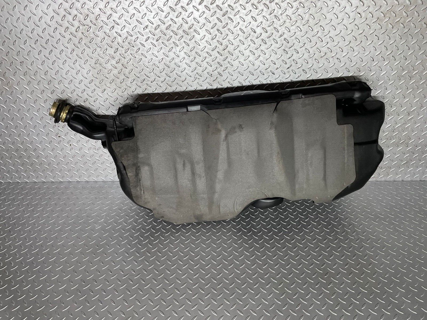 42636 Mercedes-Benz W201 190 Fuel Tank Plastic 2014702001