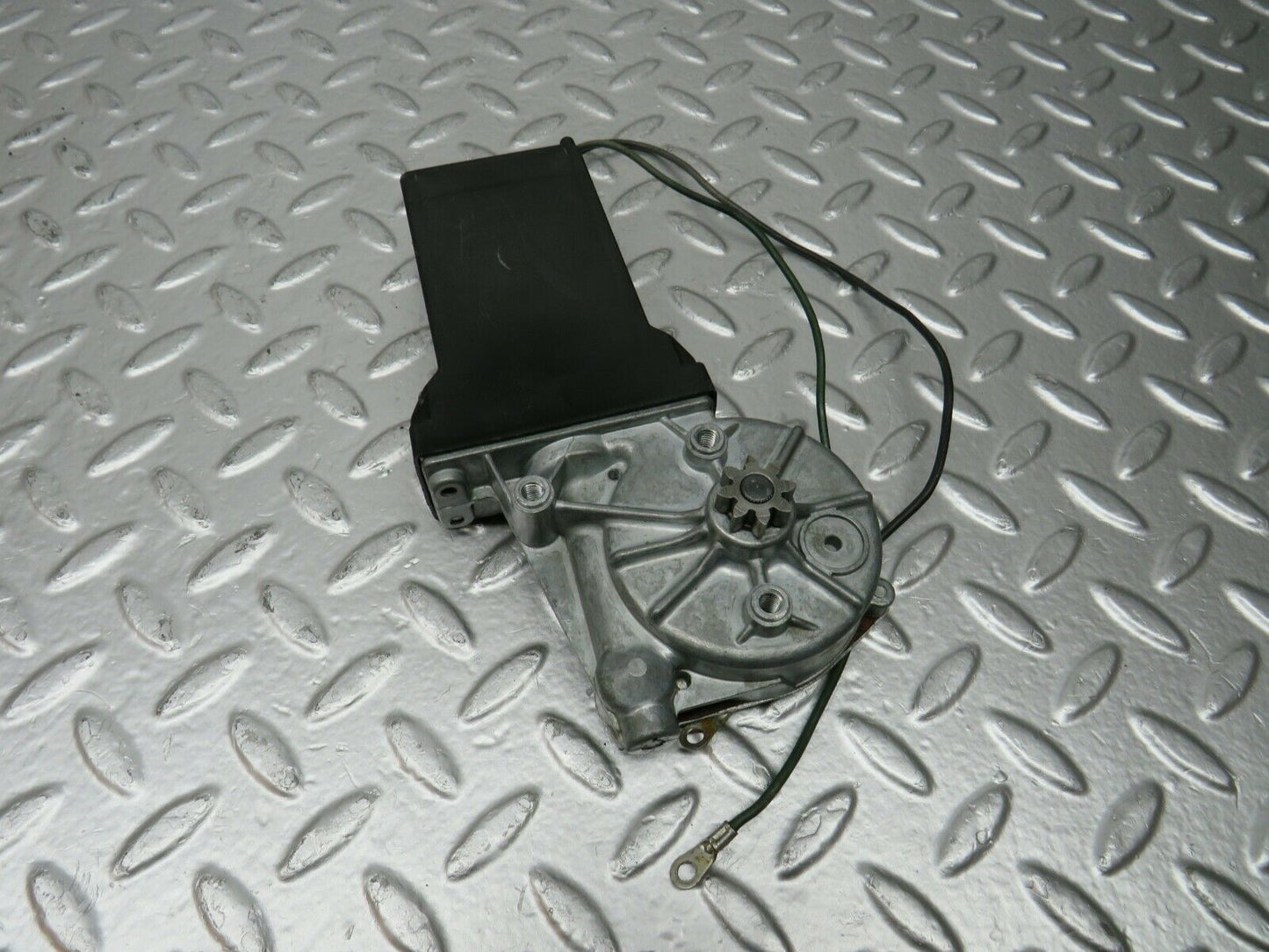 24560 Mercedes-Benz W108 Window Regulator Motor Rear Left 0132001101